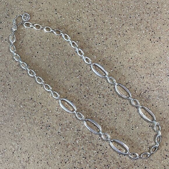 Trifari Crown Silver Oval Mixed Size Chain Link Necklace - Picture 3 of 9